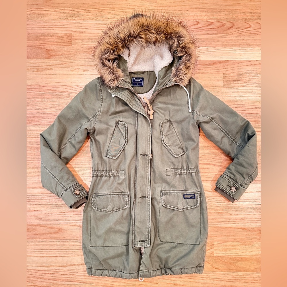 Abercrombie and Fitch Women’s Sherpa Winter Jacket, Size XS